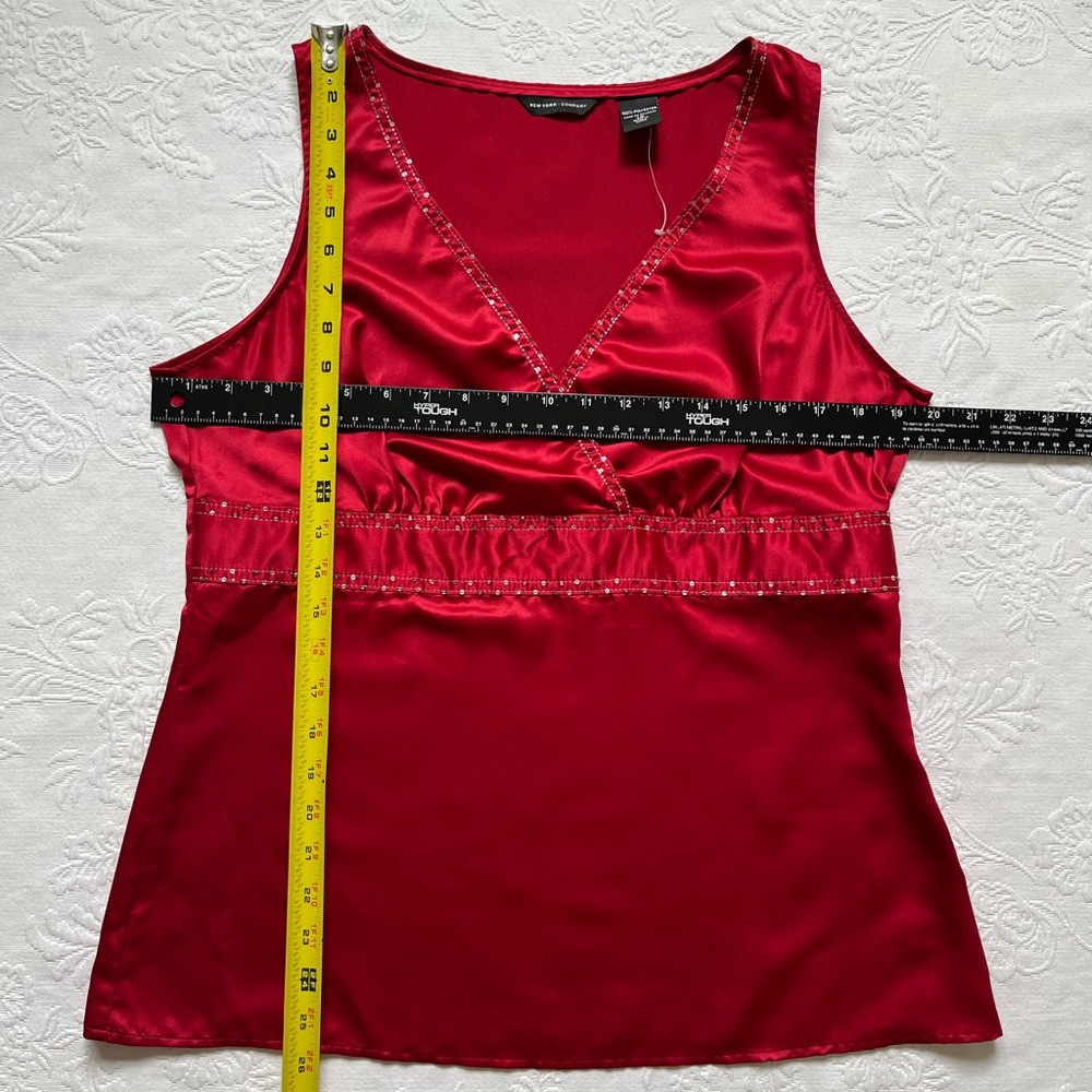 NEW New York & Company Red BabyDoll Empire Waist Sequin Embroidered Top 14 - Picture 4 of 8